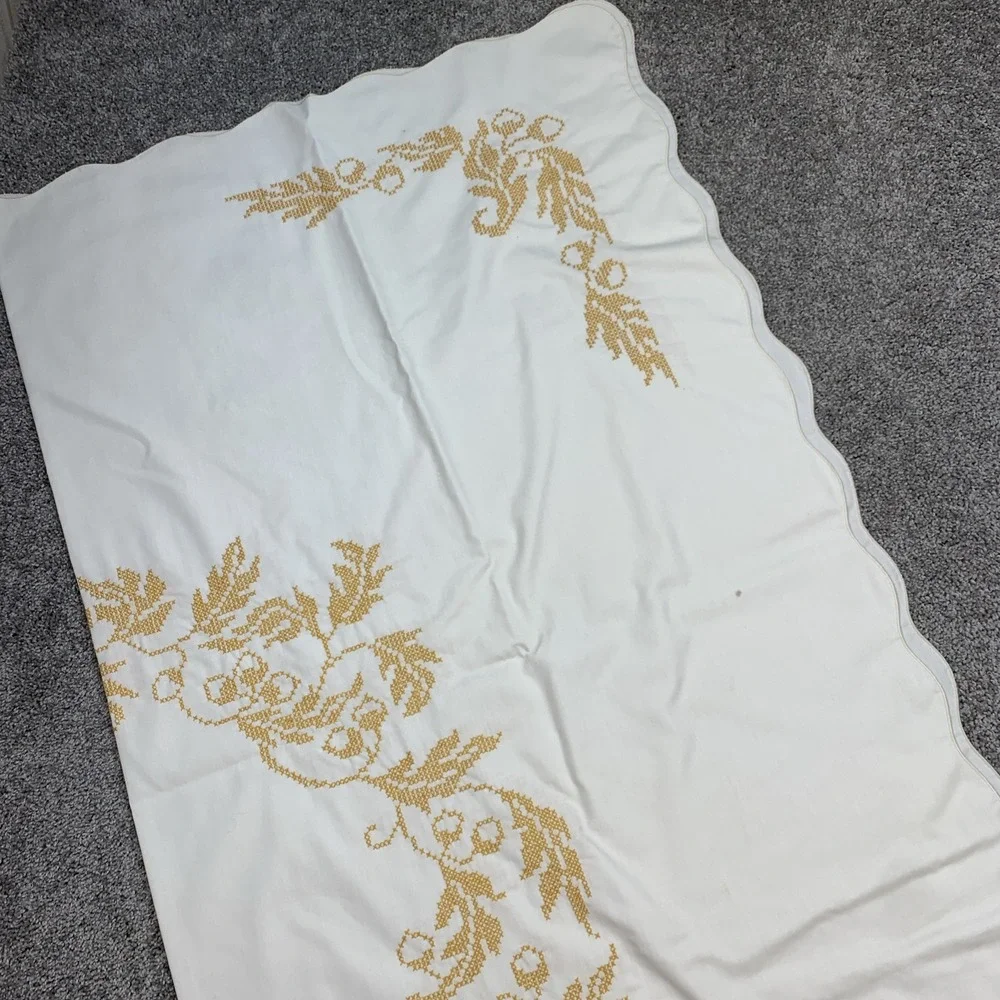 VTG Hand Embroidered Cross Stitch Tablecloth + 12 Napkins MCM Granny Core 106x59